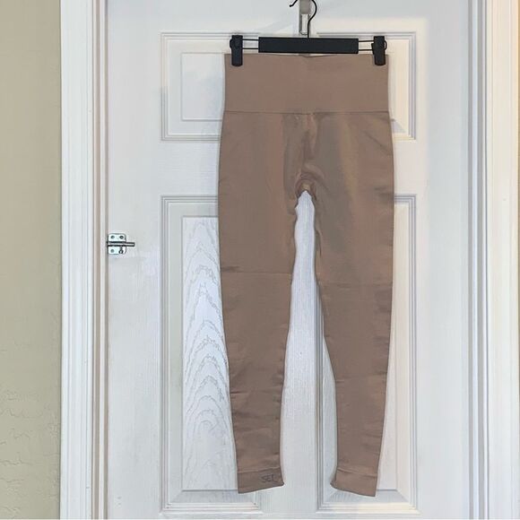 Set Active Sculpt Flex Seamless High Rise Leggings Ribbed Beige Cream Size S/M - Picture 8 of 8